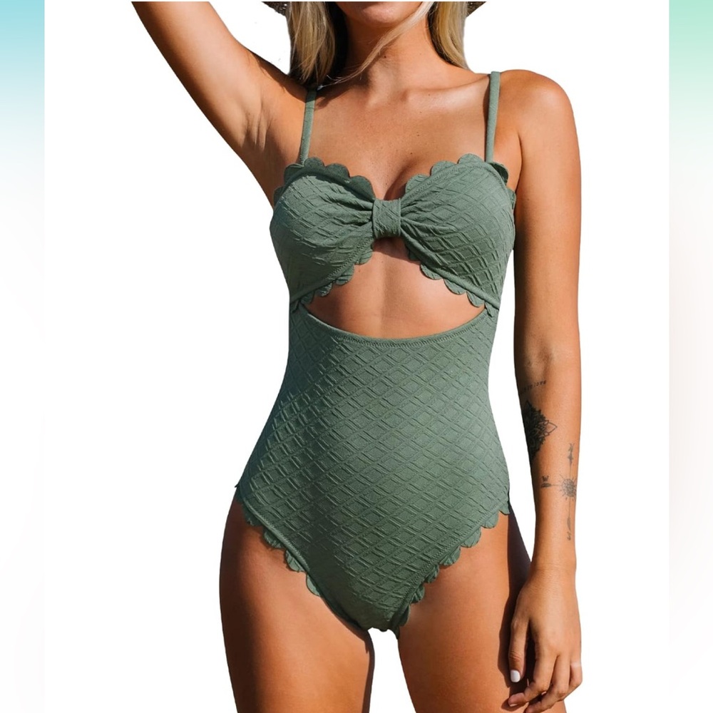 NWT CUPSHE women’s one piece swimsuit sexy cut out scallop trim bathing suit XS